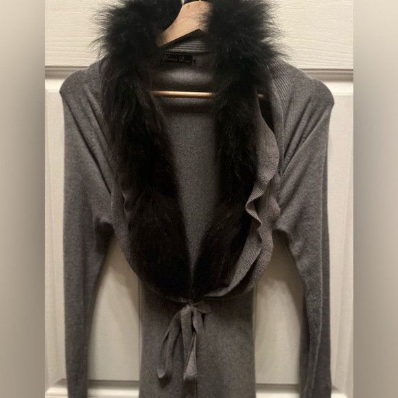 FRANCO D WOMEN'S GRAY RUFFLE FRONT CARDIGAN WITH DETACHABLE FAUX FUR- SM/MED - Picture 2 of 7